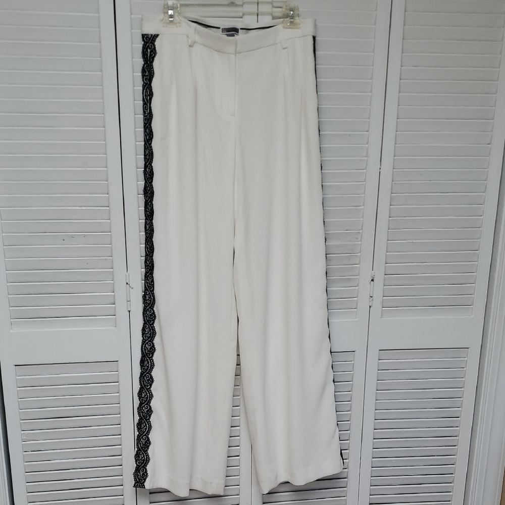Chelsea28 White Wide Leg Pants with Black Lace Trim Size 6